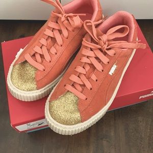 📌DONATED! Girls Puma Sneakers